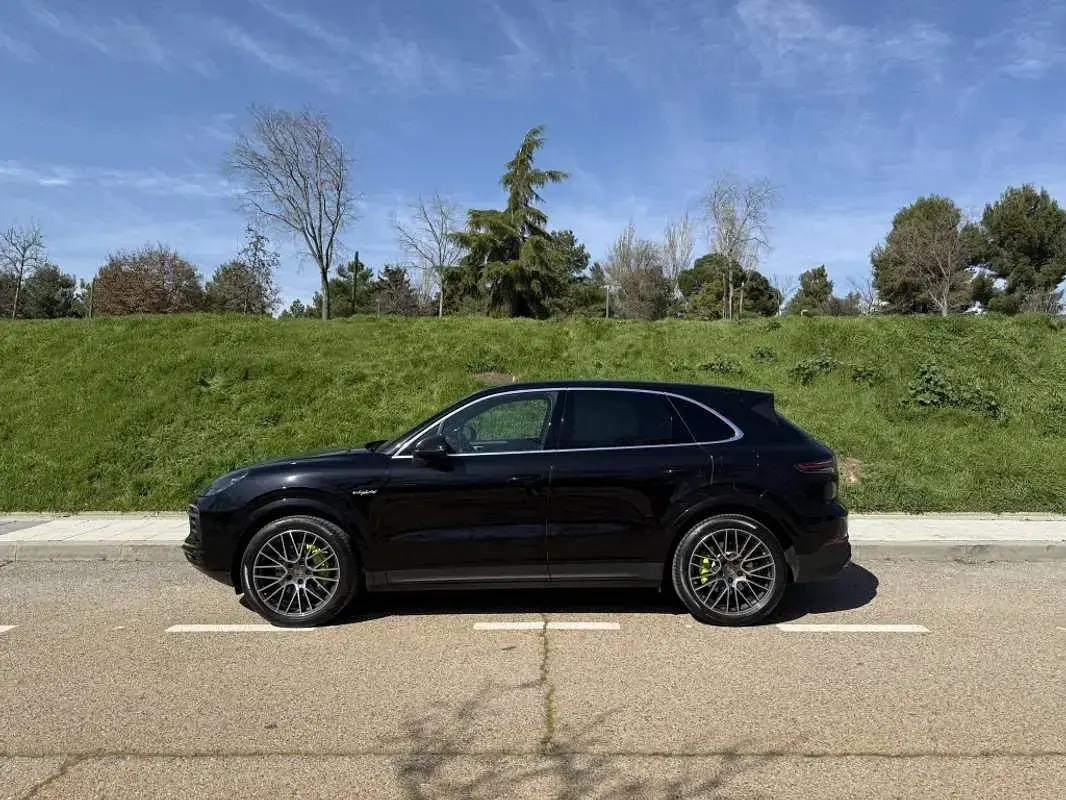 Usado Porsche Cayenne E-Hybrid 462 CV (339 kW) 2019 Negro SUV