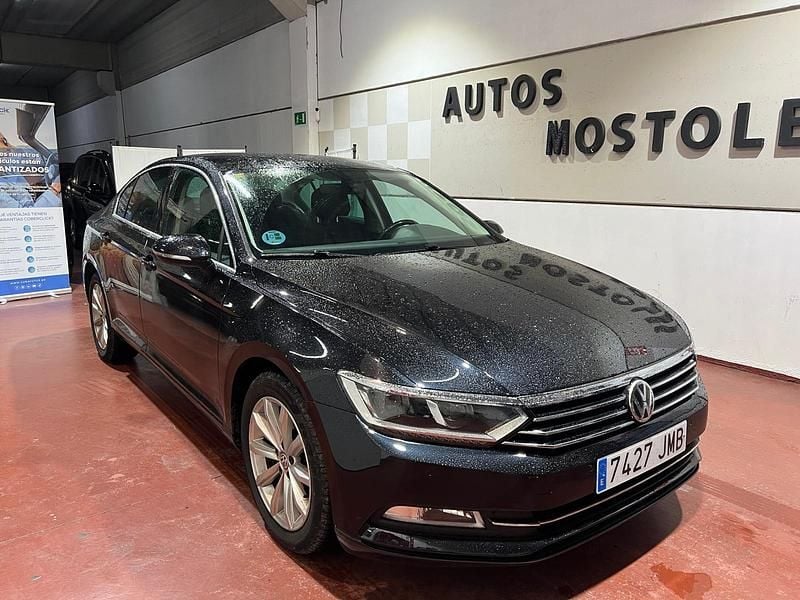 Usado VW Passat Sportline 150 CV (110 kW) 2016 Negro Berlina