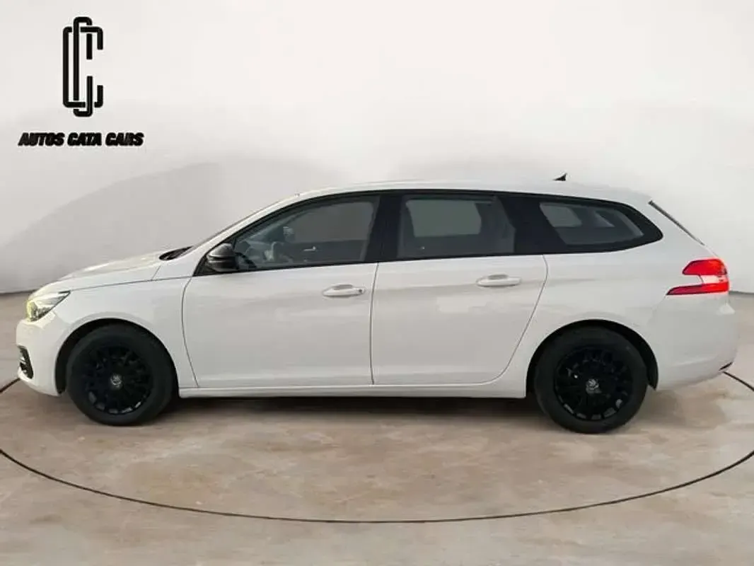 Usado Peugeot 308 SW Access 99 CV (72 kW) 2018 Blanco Familiar