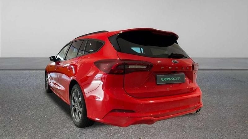 Usado Ford Focus ST-Line 126 CV (92 kW) 2024 Rojo Familiar