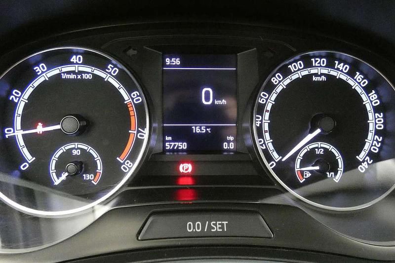 Usado Skoda Fabia Ambition 110 CV (80 kW) 2020 Blanco Berlina