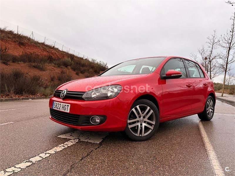 Rojo Usado 2011 VW Golf Advance Berlina | 8100 € (Buen precio) - Imagen 1/4