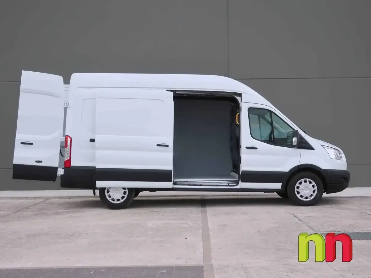 Begagnad Ford Transit 130 HK (95 kW) 2021 Vit Sedan