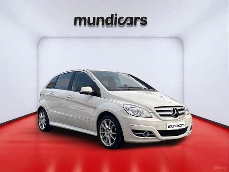 Usado Mercedes A180 109 HP (80 kW) 2011 Branco Citadino