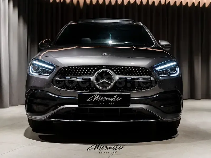 Usado Mercedes GLA180 136 CV (100 kW) 2022 Gris / plata SUV
