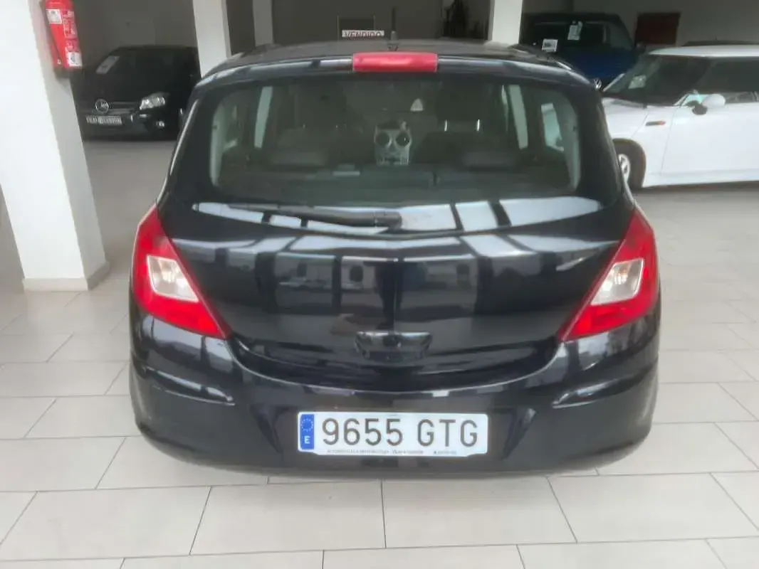 Usado Opel Corsa 86 CV (63 kW) 2010 Negro Utilitario