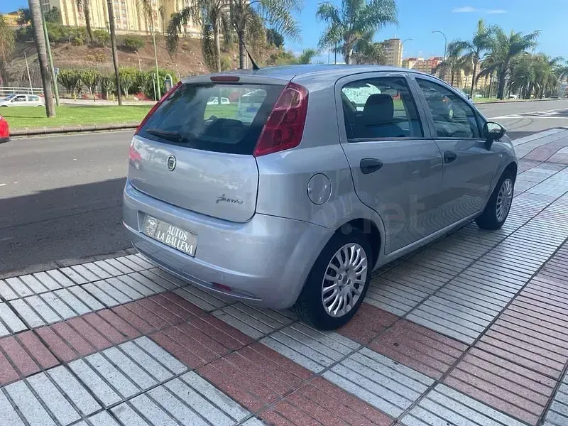 Usado Fiat Punto Active 75 CV (55 kW) 2009 Gris / plata Utilitario