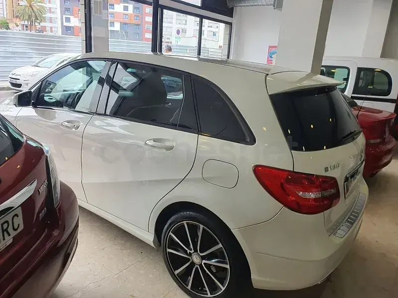 Usado Mercedes B180 109 CV (80 kW) 2012 Blanco Monovolumen