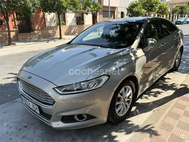 Usado Ford Mondeo Trend 120 CV (88 kW) 2015 Beige Berlina