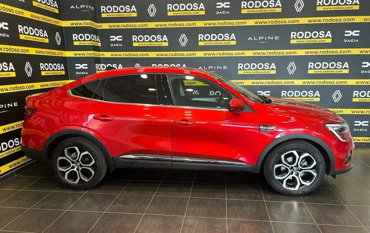 Usado Renault Arkana Techno 145 CV (106 kW) 2023 Rojo SUV