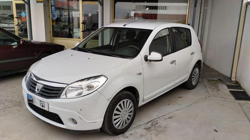 Usado Dacia Sandero 90 HP (66 kW) 2011 Branco