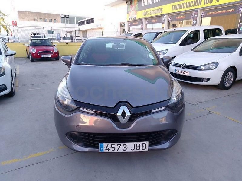 Usado Renault Clio III Collection 75 CV (55 kW) 2014 Beige Berlina