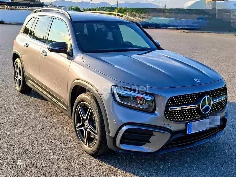 Usado Mercedes GLB200 163 CV (119 kW) 2024 Gris / plata SUV