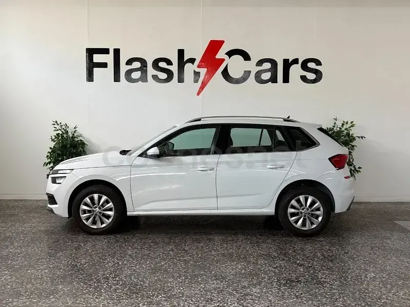 Usado Skoda Kamiq Ambition 95 CV (69 kW) 2021 Blanco SUV