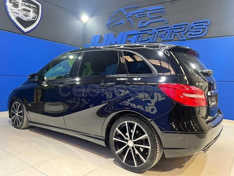 Usado Mercedes B180 AMG line 109 CV (80 kW) 2014 Negro Monovolumen