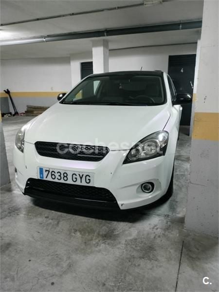 Blanco Usado 2010 Kia ProCeed Active Utilitario | 4000 € (Super precio) - Imagen 1/4