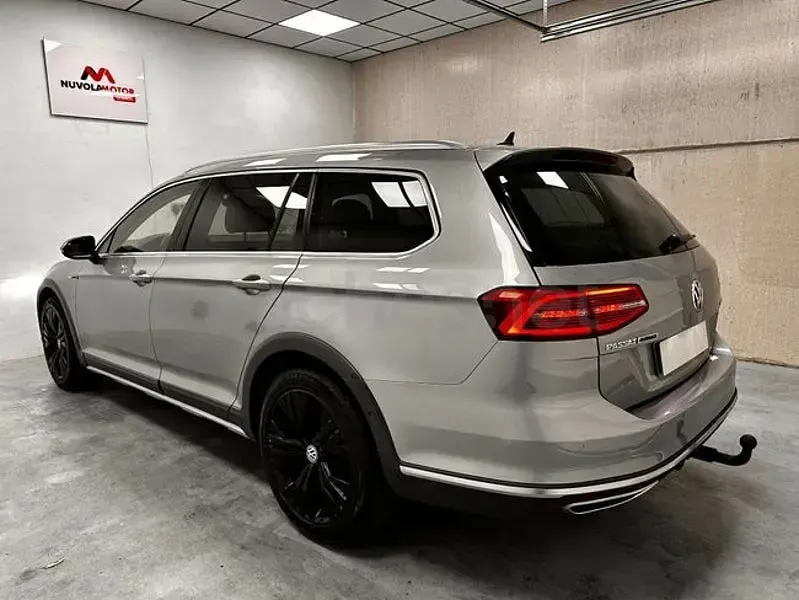 Usado VW Passat Alltrack 190 CV (139 kW) 2015 Gris / plata Familiar
