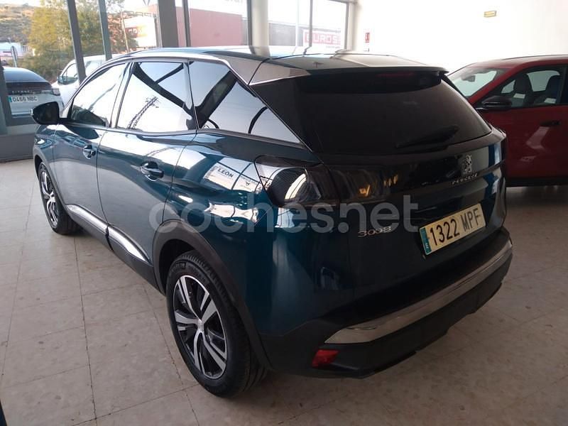 Usado Peugeot 3008 Allure 130 CV (95 kW) 2024 Verde SUV