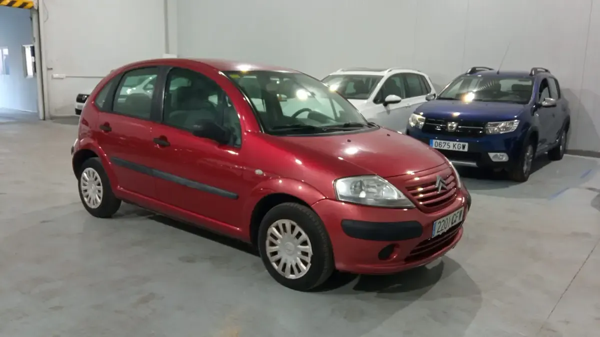 Usado Citroën C3 61 CV (44 kW) 2003 Rojo Berlina