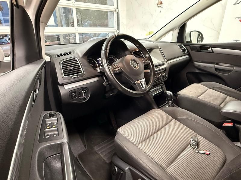 Usado VW Sharan Advance 177 CV (130 kW) 2014 Blanco Monovolumen