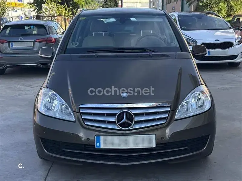 Usado Mercedes A180 Avantgarde 109 CV (80 kW) 2010 Marrón Monovolumen