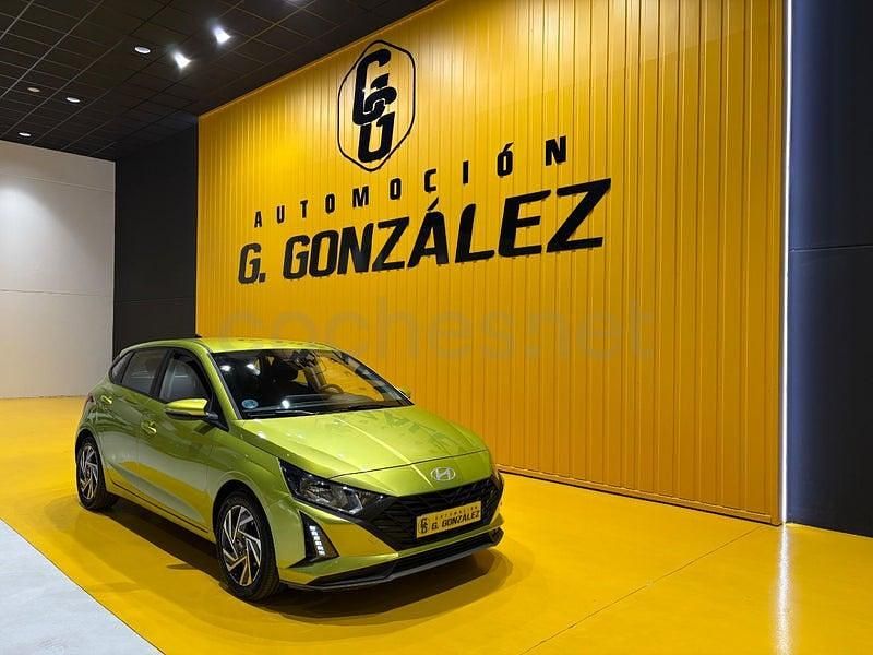 Usado Hyundai i20 84 CV (61 kW) 2023 Verde Utilitario