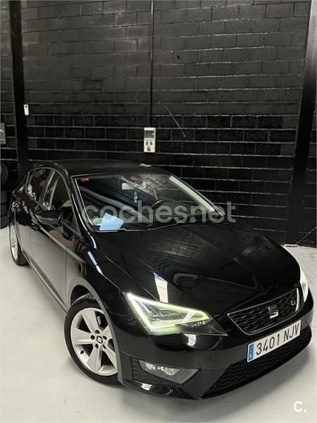 Usado Seat Leon Style 150 CV (110 kW) 2015 Negro Berlina