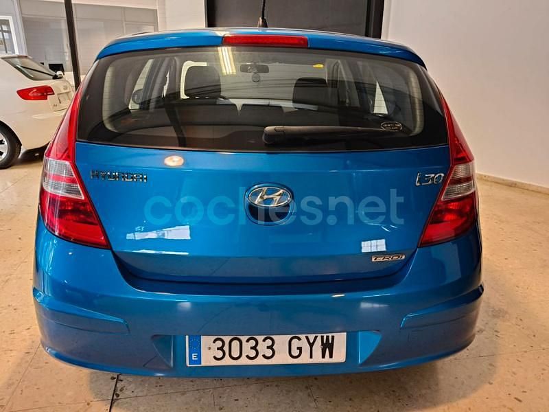 Usado Hyundai i30 Comfort 90 CV (66 kW) 2010 Azul Berlina