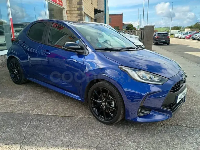 Usado Toyota Yaris Hybrid Plus 116 CV (85 kW) 2022 Azul Berlina