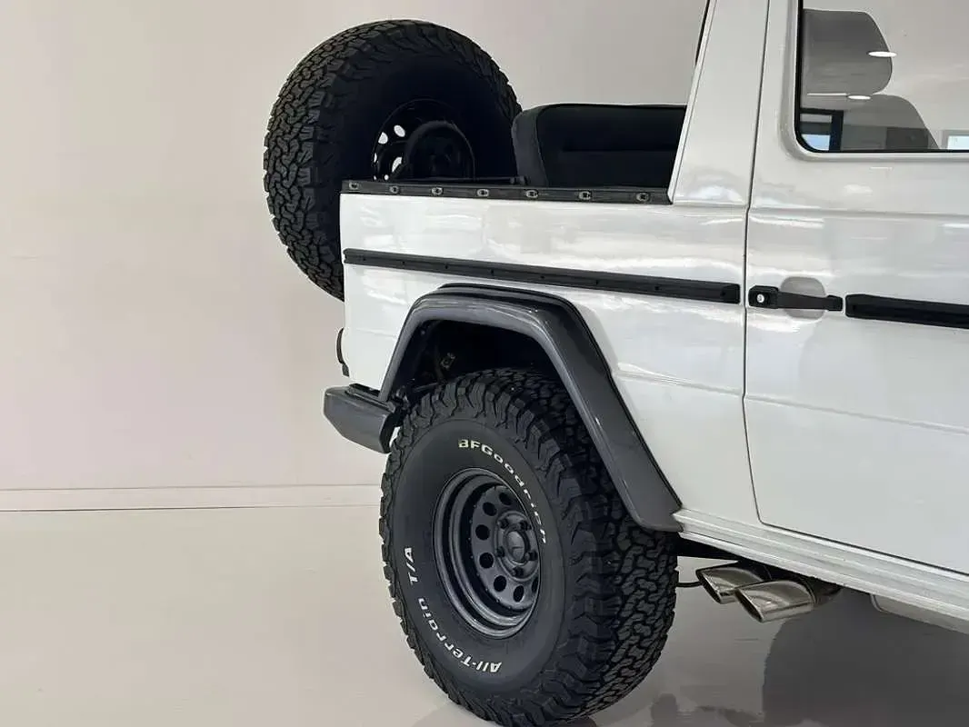 Usado Mercedes 230 90 CV (66 kW) 1980 Blanco Descapotable