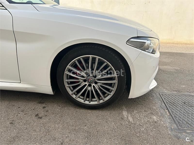 Usado Alfa Romeo Giulia Super 180 CV (132 kW) 2017 Blanco Berlina