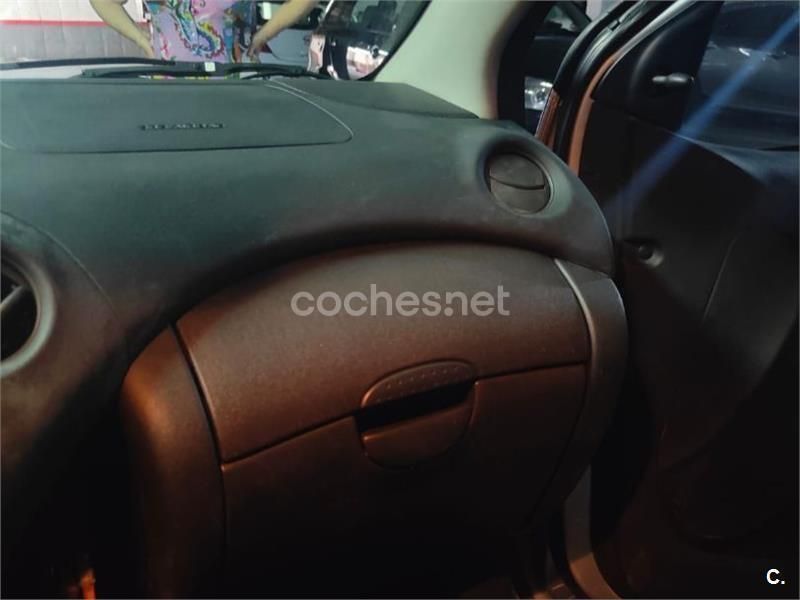 Gris / plata Usado 2005 Toyota Yaris Berlina | 4000 € (Precio justo) - Imagen 1/4