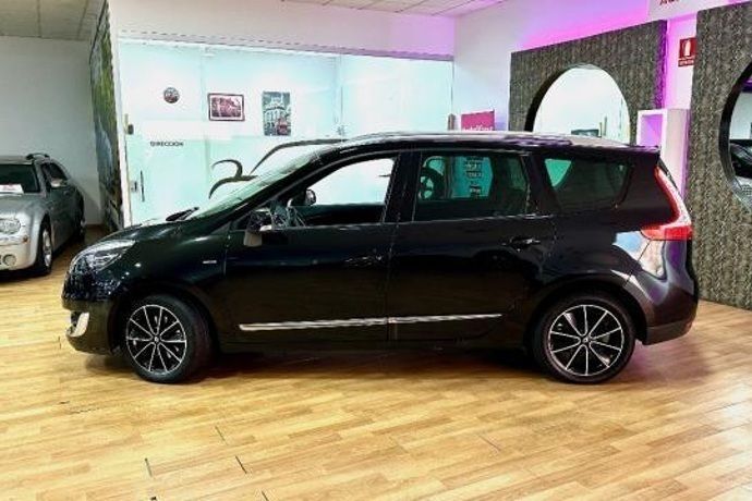 Usado Renault Scénic III Dynamique 131 CV (96 kW) 2013 Monovolumen