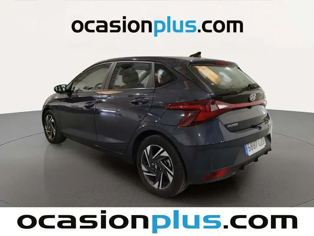 Usado Hyundai i20 101 CV (74 kW) 2022 Gris Utilitario