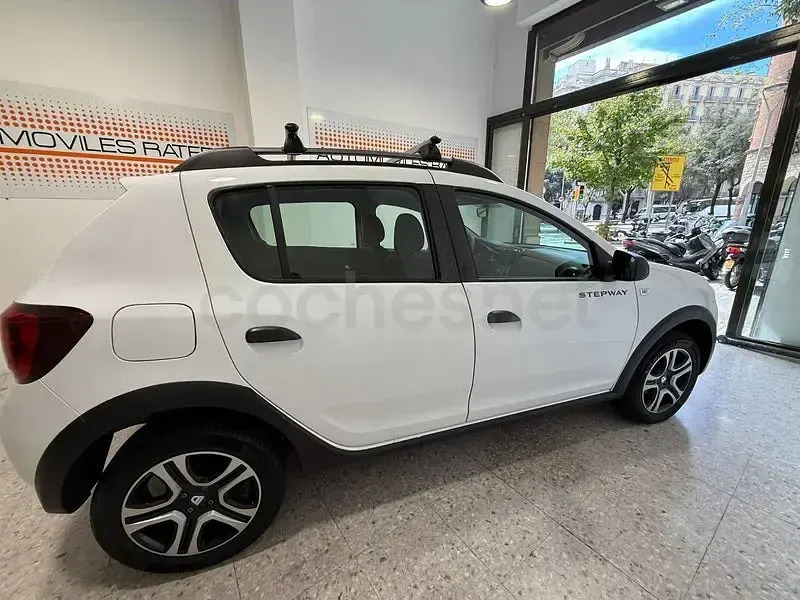 Usado Dacia Sandero Comfort 101 CV (74 kW) 2021 Blanco Berlina