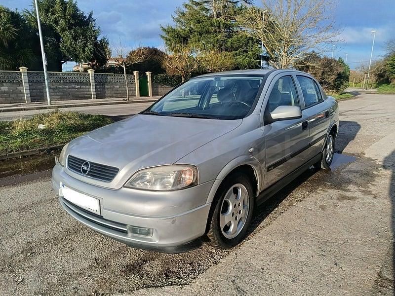 Usado Opel Astra Elegance 125 CV (91 kW) 2001 Gris / plata Berlina
