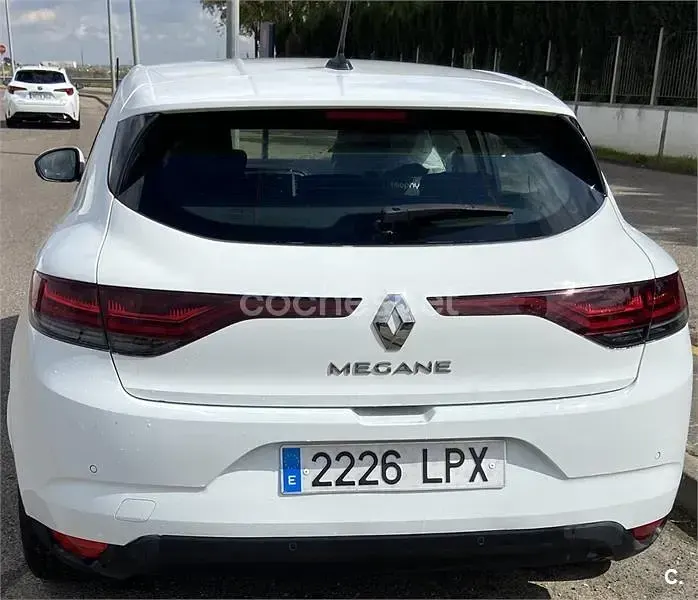 Usado Renault Mégane II Equilibre 115 CV (84 kW) 2021 Blanco Berlina