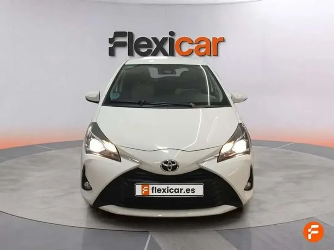 Usado Toyota Yaris Active 111 CV (81 kW) 2020 Blanco Utilitario
