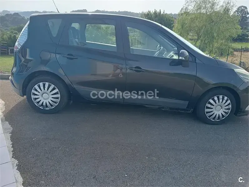 Usado Renault Scénic III Expression 95 CV (69 kW) 2012 Negro Monovolumen