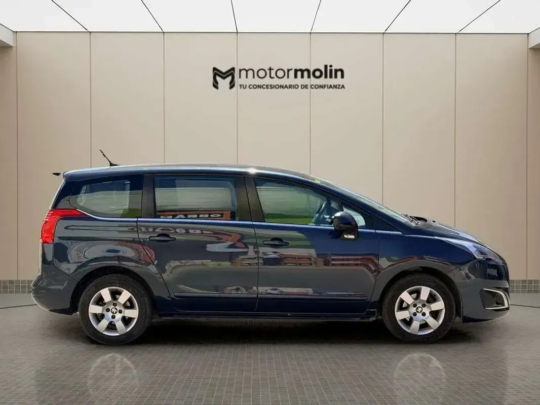 Usado Peugeot 5008 Active 115 CV (84 kW) 2013 Azul Monovolumen