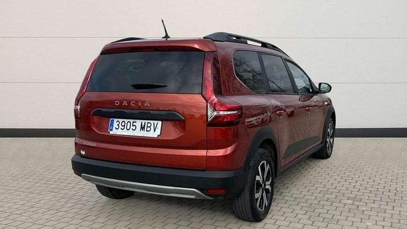 Używany Dacia Jogger Comfort 110 KM (80 kW) 2022 Brązowy Minivan