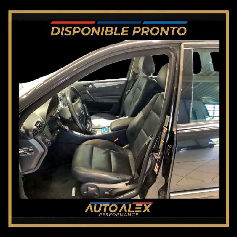 Usado Mercedes C220 Avantgarde 150 CV (110 kW) 2006 Negro Familiar