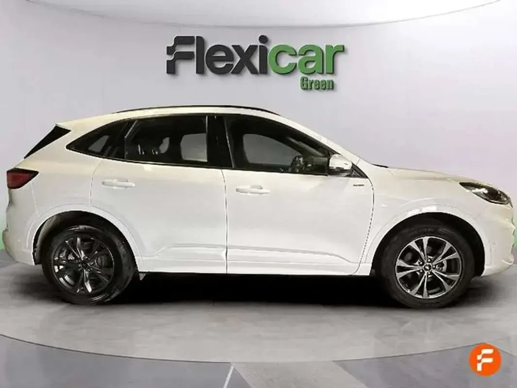 Usado Ford Kuga ST-Line 226 CV (166 kW) 2023 Blanco SUV