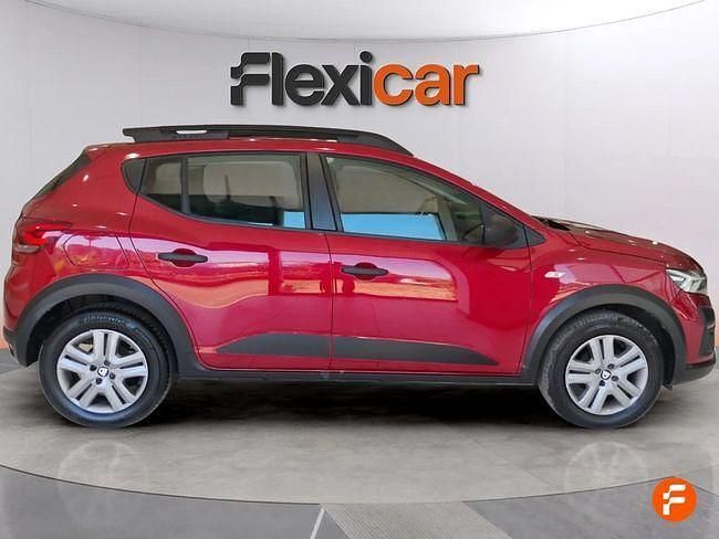 Usado Dacia Sandero Comfort 101 CV (74 kW) 2021 Rojo Utilitario
