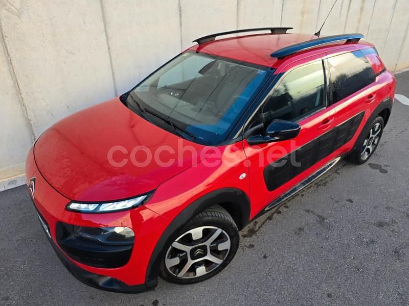 Usado Citroën C4 Feel 82 CV (60 kW) 2016 Rojo Berlina