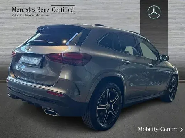 Usado Mercedes GLA200 AMG line 163 CV (119 kW) 2025 Mountaingrau  met. SUV