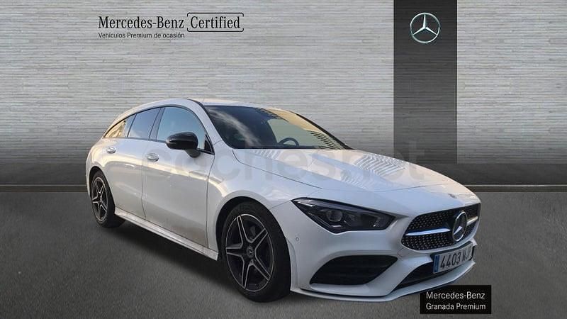 Usado Mercedes CLA200 Shooting Brake 150 CV (110 kW) 2023 Blanco Familiar
