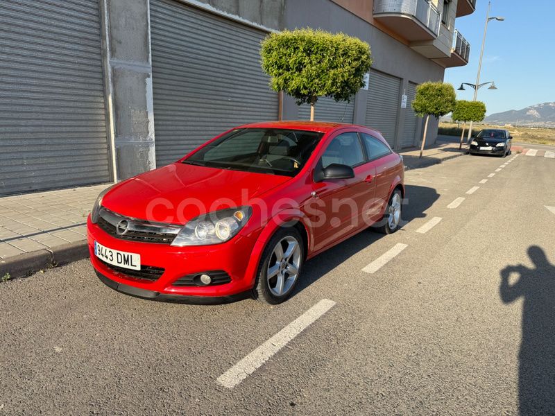 Blanco Usado 2005 Opel Astra GTC Cosmo Berlina | 3500 € (Precio justo) - Imagen 1/4