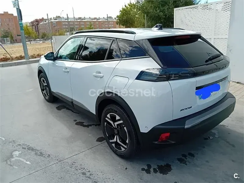 Usado Peugeot 2008 Allure 100 CV (73 kW) 2024 Blanco SUV