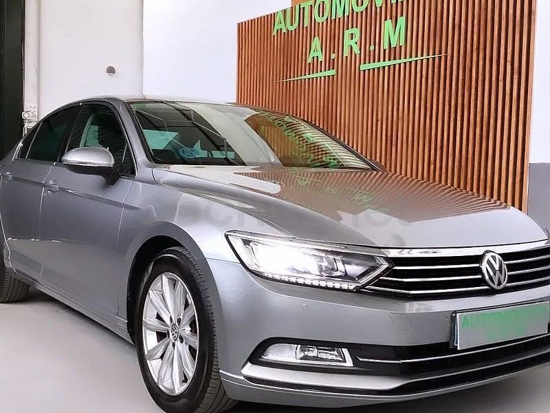 Usado VW Passat 150 CV (110 kW) 2020 Gris / plata Berlina